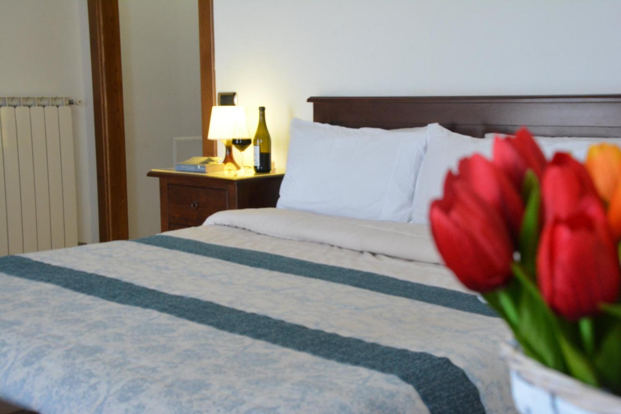 Agriturismo Il Pettirosso Аджерола Екстериор снимка